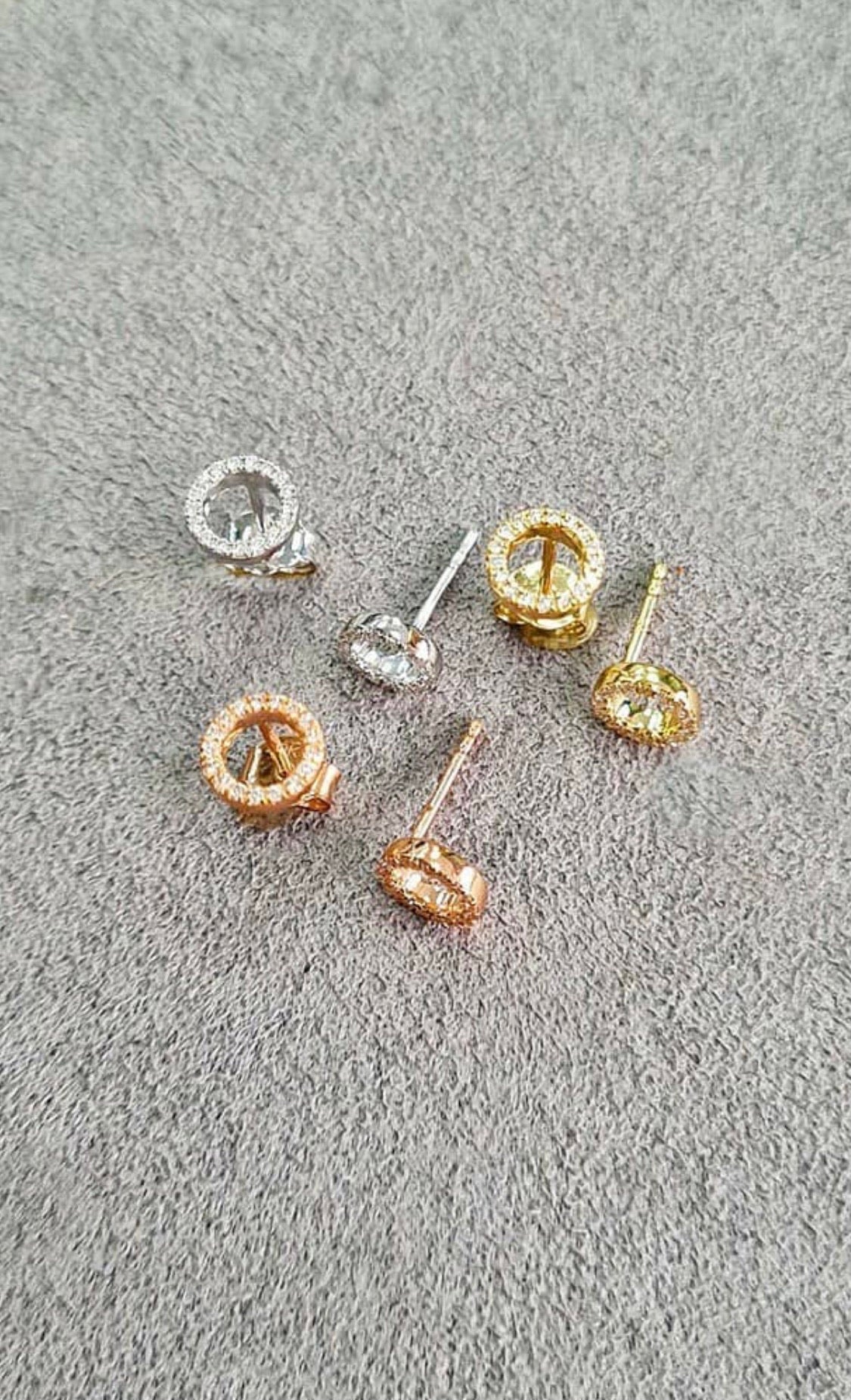 Customized Light Weight Jewels by Pri - 14 Carat Gold BIS Hallmark Earrings  in stock now 💚💛 #14ct #goldjewellerydesign #JewelsbyPriyu  #customizedjewelry #lightweightgoldjewellery | Facebook